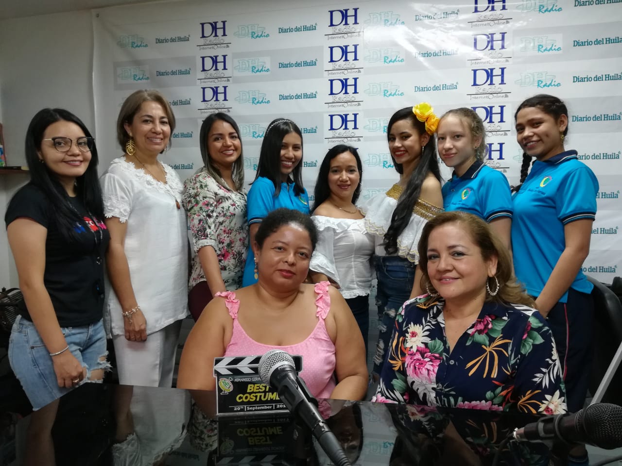 Grupo de estudiantes  de la IE Atanasio Girardot que participaron del programa.